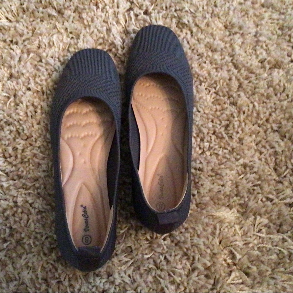 NEW-VenusCelia Dark Gray Flats Size 8